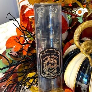 💀NWT/Black & Gold Skull Taper candles. Unscented.